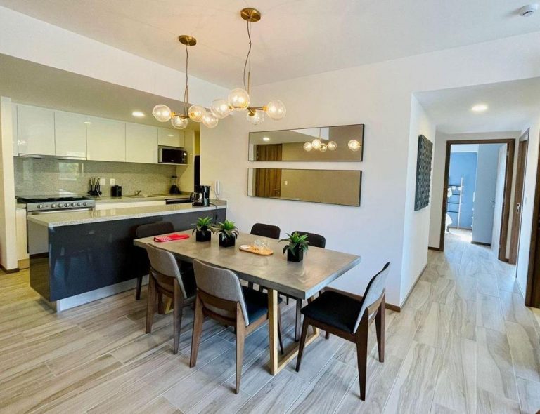 Elegante comedor en Torre Morat Bosque Real