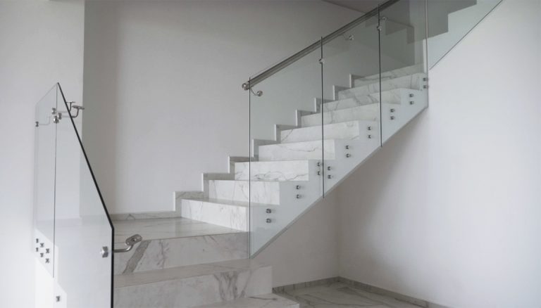 Departamentos en La reserva en Bosque Real huixquilucan  escalera