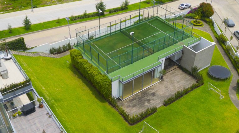 Departamentos en La reserva en Bosque Real huixquilucan cancha