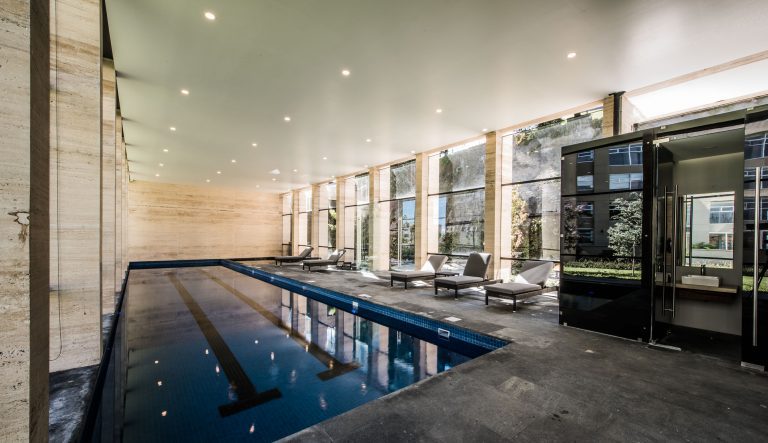 View cuenta con una alberca para relajarte en Bosque Real