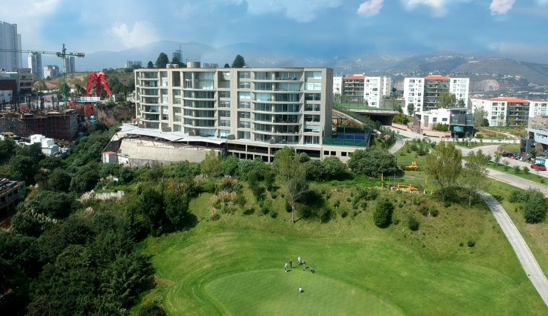 Descubre la vista trasera de View, una panorámica única en Bosque Real