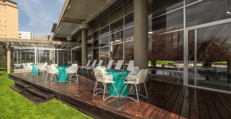 Lo Alto cuenta con espaciosos Jardines para disfrutar la vida al aire libre en Bosque Real