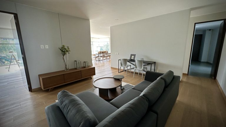 Sala de Televisión Lo Alto: Sala de televisión en Lo Alto, Bosque Real. Un espacio cómodo para relajarte y disfrutar de tus programas favoritos