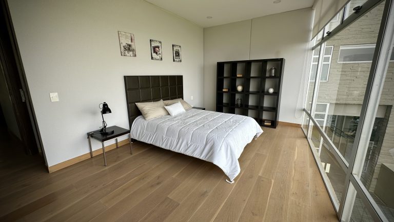 Recámara Adicional Lo Alto: La recámara adicional en Lo Alto, Bosque Real, ofrece espacio extra para familiares o visitas