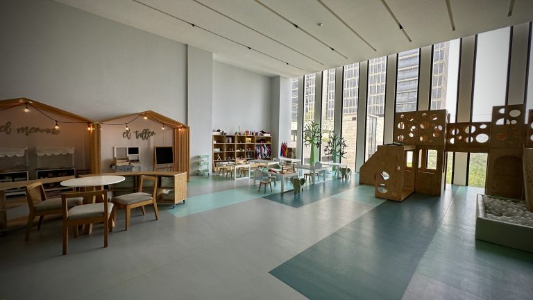 En Avivia, el salón de niños brinda un espacio seguro y divertido en Bosque Real